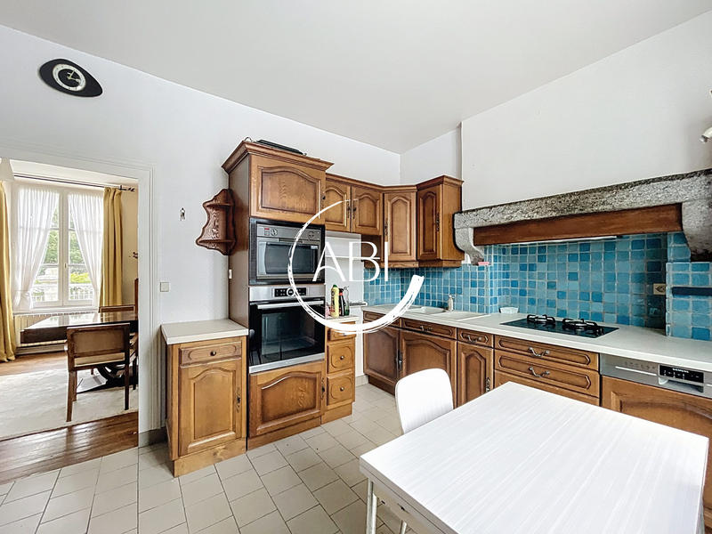 Maison - 200 m² - 11 pièces