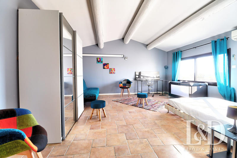 Mas - 233 m² - 8 pièces