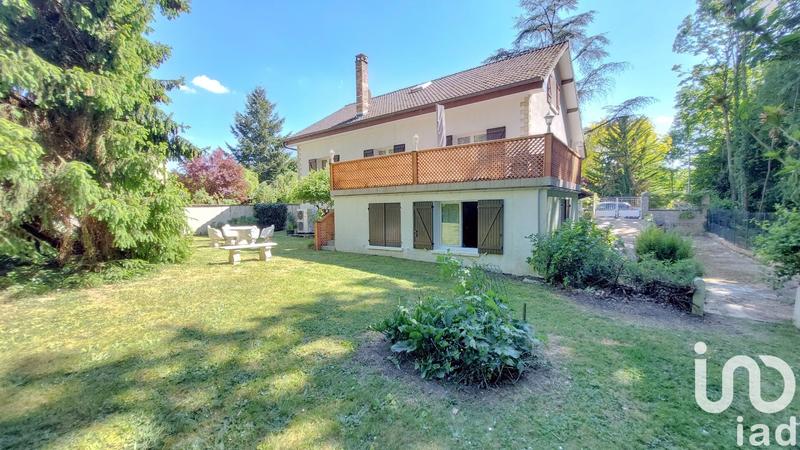 Maison - 215 m² - 8 pièces