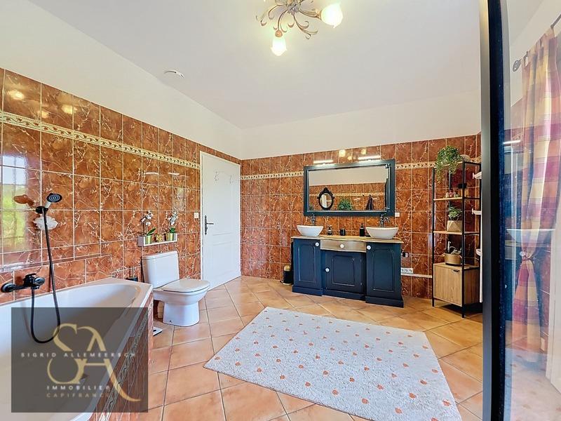 Propriété - 377 m² - 10 pièces