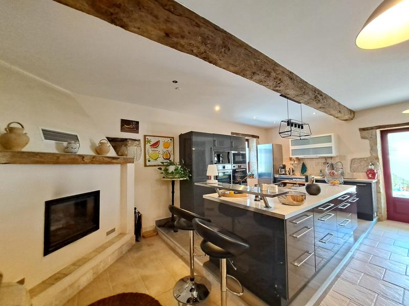 Maison - 285 m² - 6 pièces