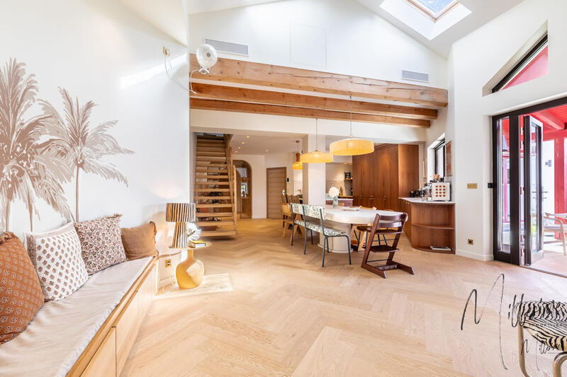 Maison - 285 m² - 7 pièces