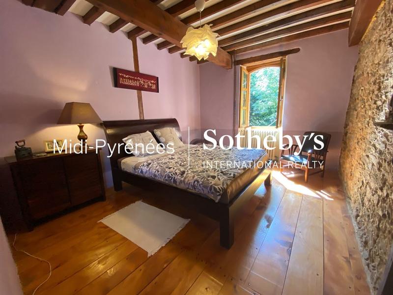 Maison - 360 m² - 8 pièces