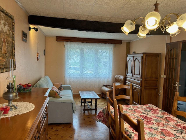 Maison - 93 m² - 7 pièces