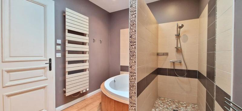 Maison - 210 m² - 6 pièces