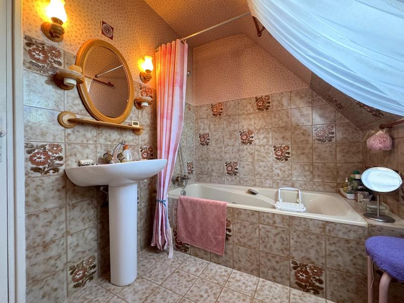 Maison ancienne - 181 m² - 8 pièces