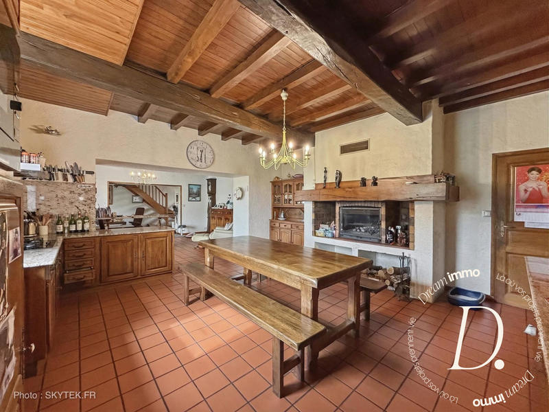 Maison - 280 m² - 6 pièces