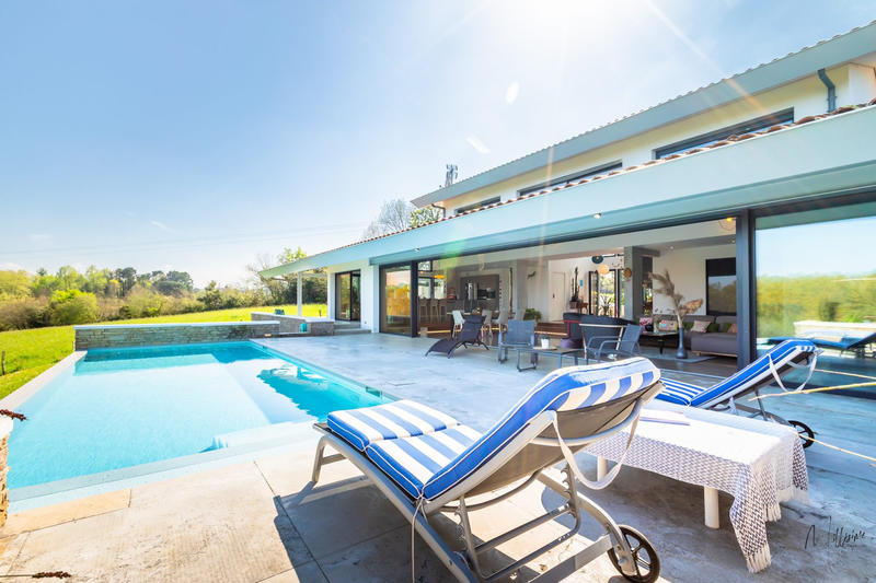 Maison contemporaine - 320 m² - 7 pièces