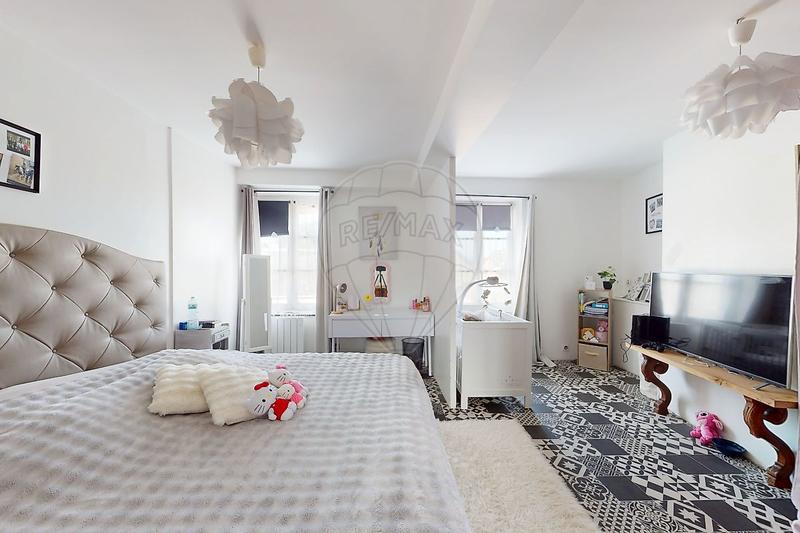 Maison - 245 m² - 6 pièces