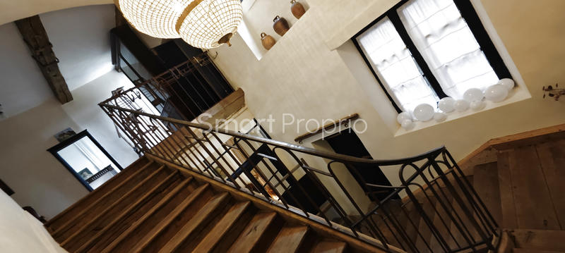 Propriété - 350 m² - 9 pièces