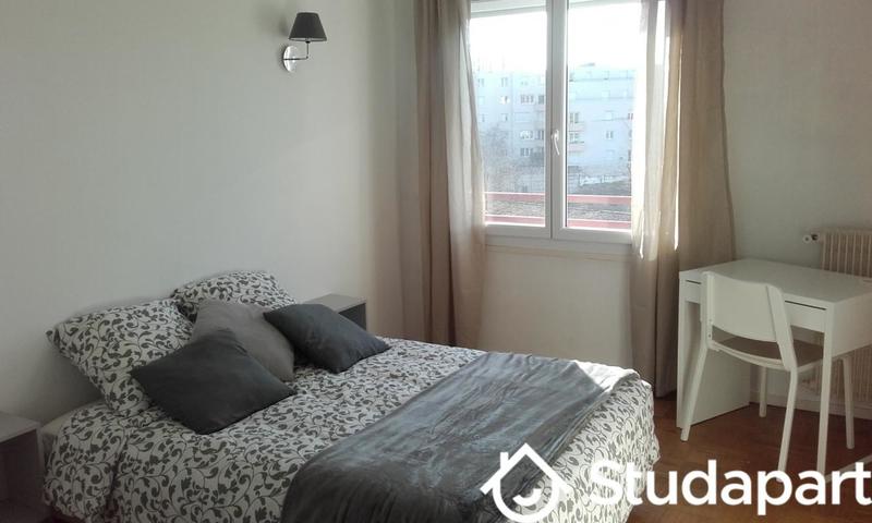 Chambre - 100 m² - 1 pièce