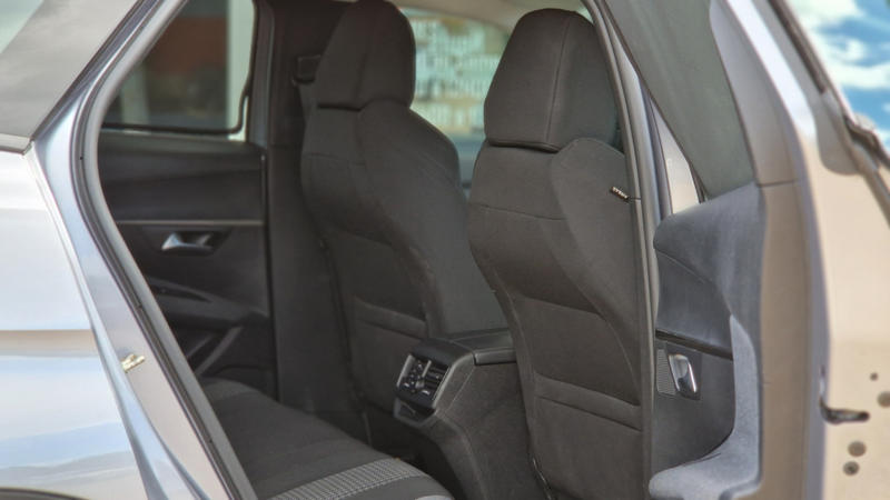 Peugeot 3008 BlueHDi 130ch SetS Eat8 Active Pack