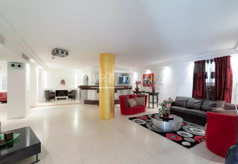 Villa - 630 m² - 10 pièces
