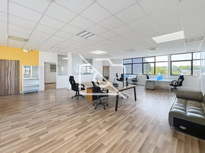 Entrepôt - 1 014 m²