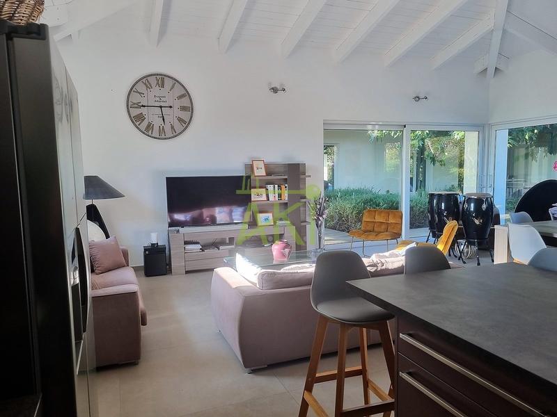 Maison - 278 m² - 9 pièces