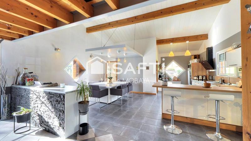 Maison - 210 m² - 6 pièces