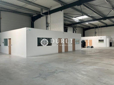 Local d'activités - 735 m²