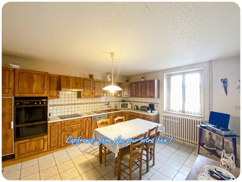 Maison de village - 473 m² - 12 pièces