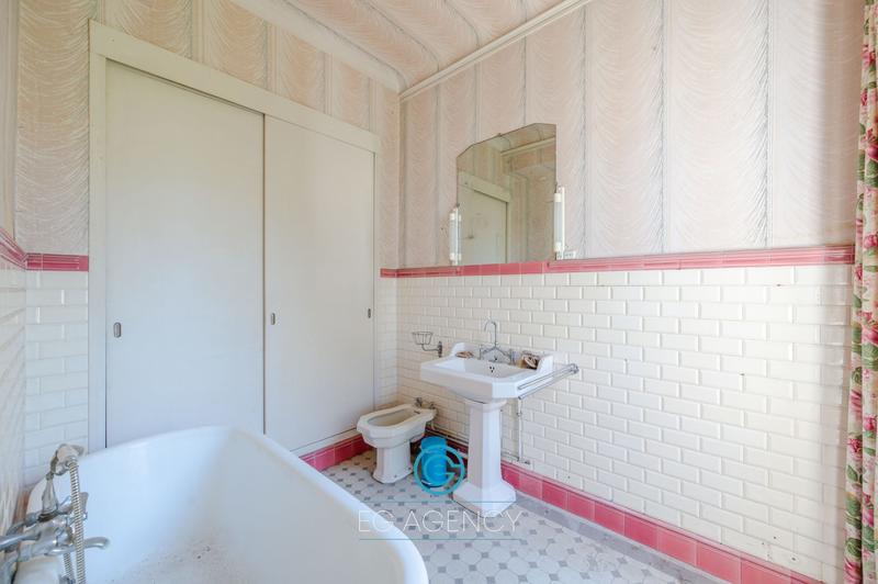 Maison - 280 m² - 7 pièces