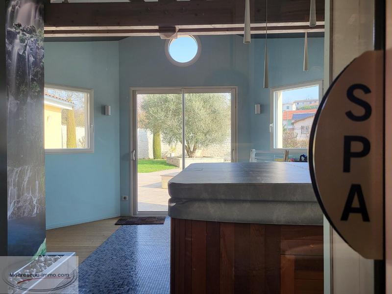 Propriété - 210 m² - 11 pièces