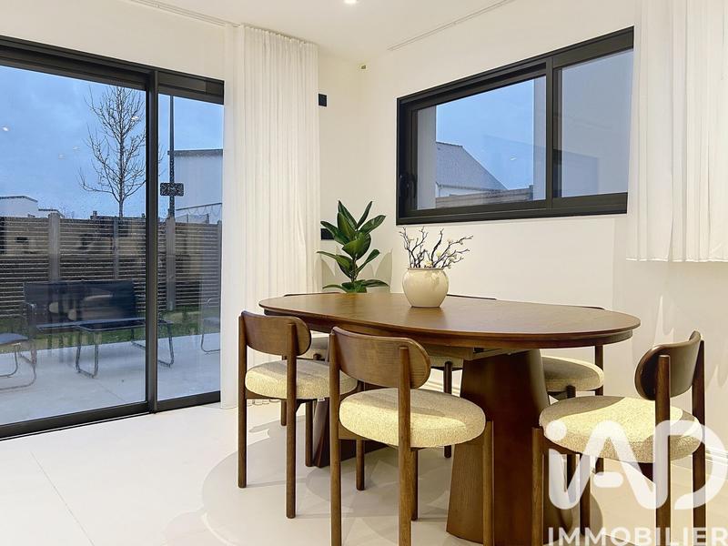 Maison - 121 m² - 6 pièces