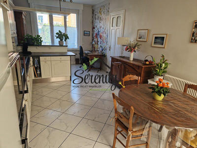 Maison - 287 m² - 10 pièces