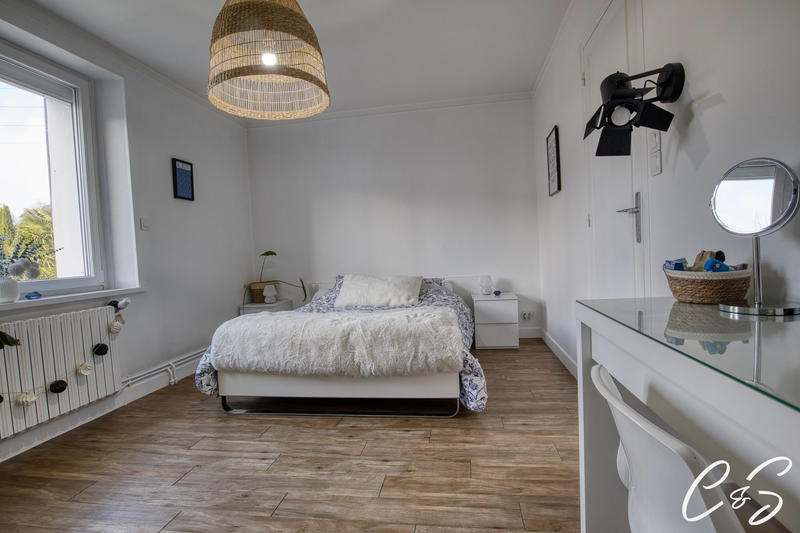 Maison - 181 m² - 6 pièces