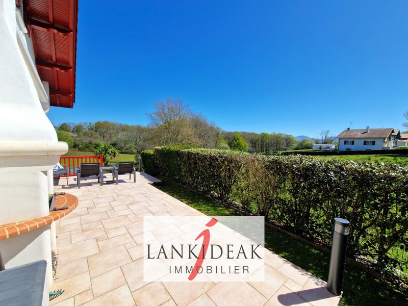 Maison - 204 m² - 6 pièces