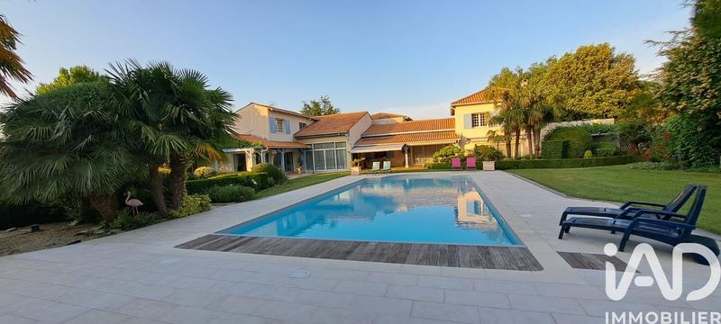 Maison - 762 m² - 17 pièces