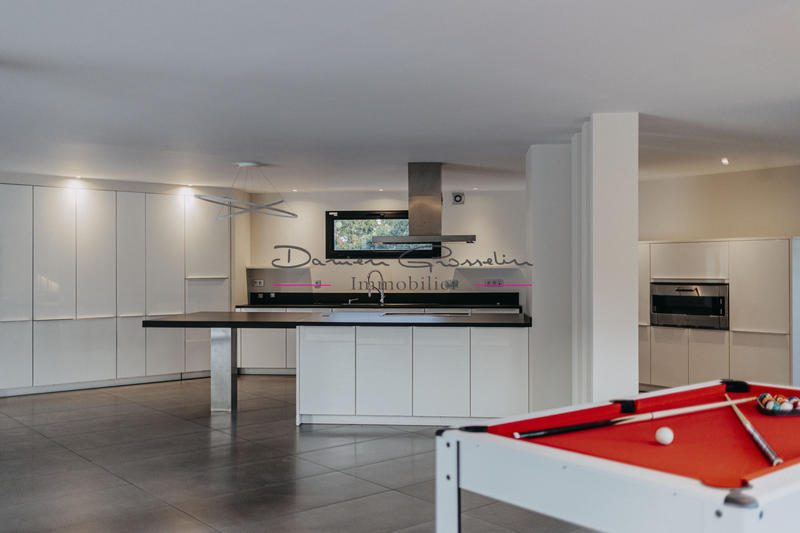 Maison - 350 m² - 8 pièces