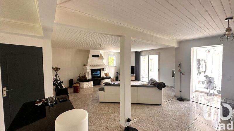 Maison - 239 m² - 8 pièces