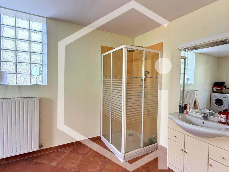 Propriété - 290 m² - 18 pièces