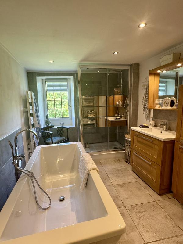 Maison - 235 m² - 8 pièces