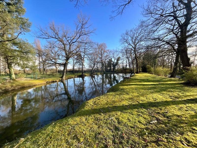 Maison - 245 m² - 9 pièces