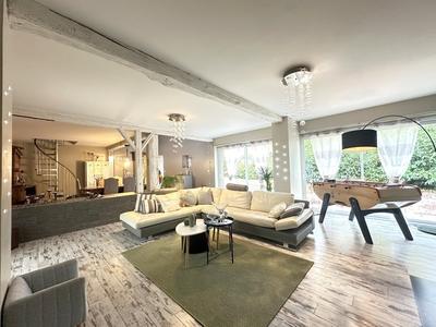 Maison - 335 m² - 8 pièces