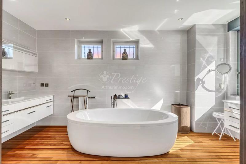 Maison - 452 m² - 12 pièces