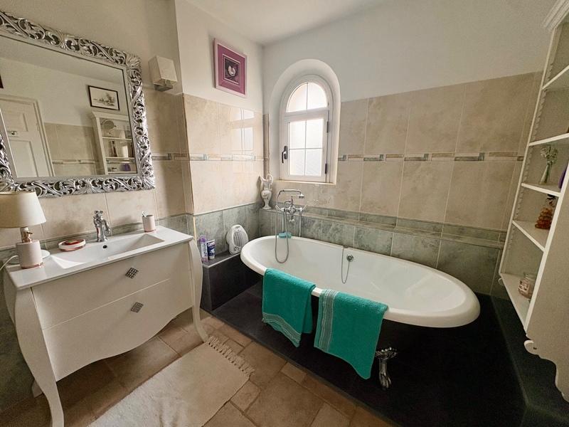 Maison - 300 m² - 7 pièces