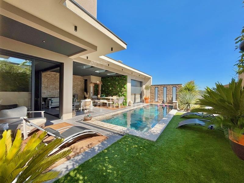 Maison - 180 m² - 6 pièces