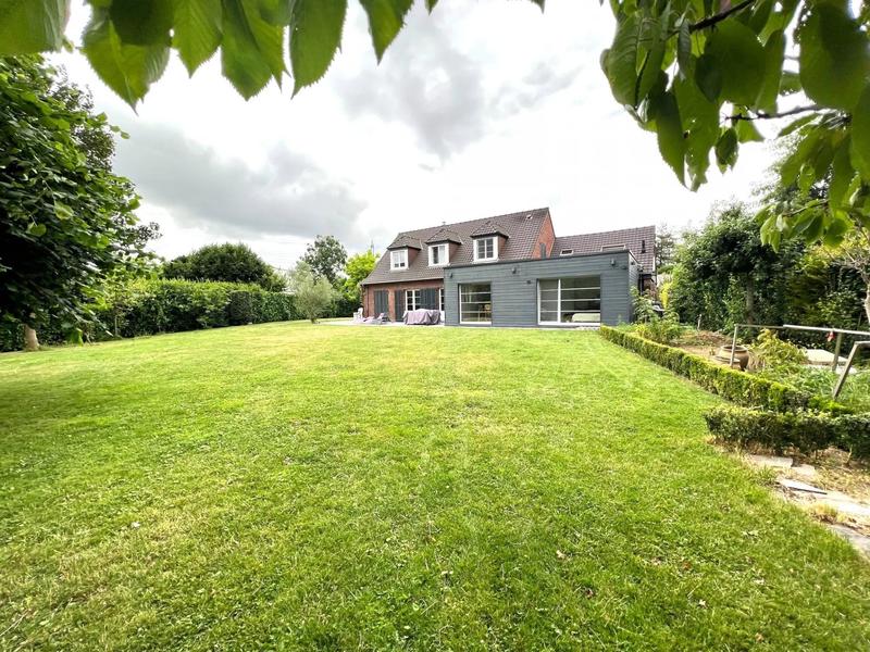 Maison - 300 m² - 9 pièces