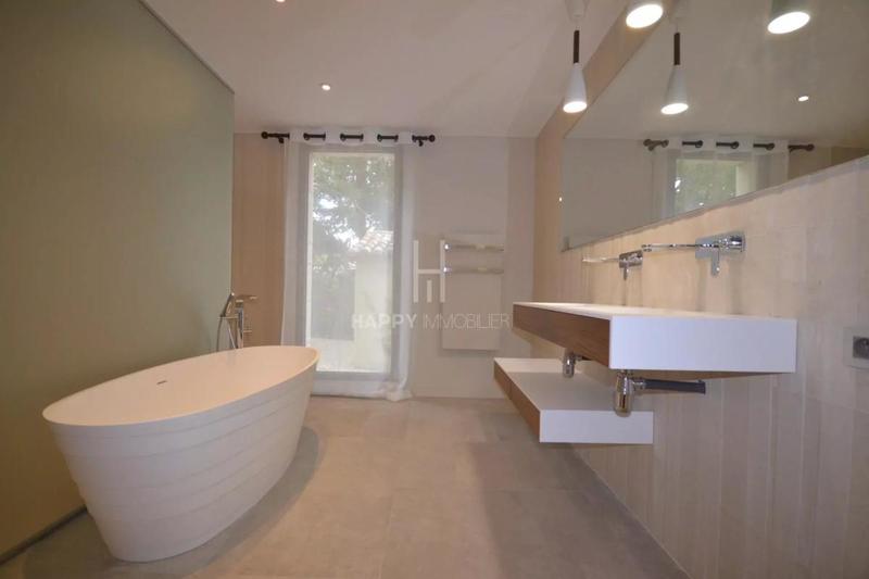 Maison - 222 m² - 7 pièces