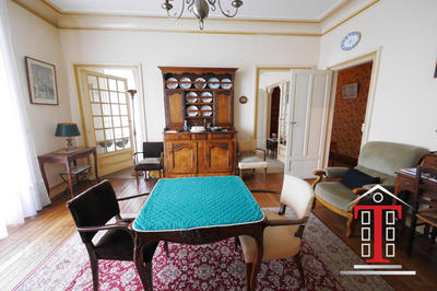 Maison - 320 m² - 13 pièces