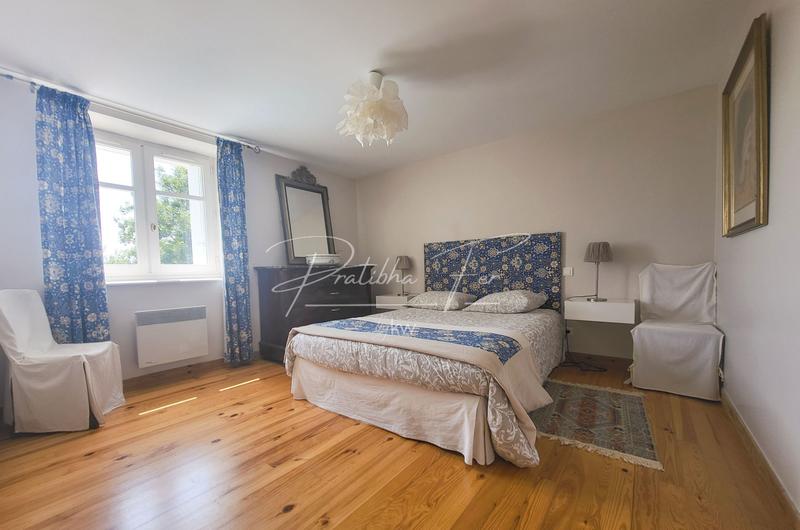 Maison - 251 m² - 8 pièces