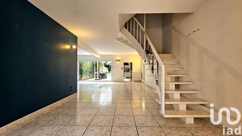 Maison - 198 m² - 8 pièces