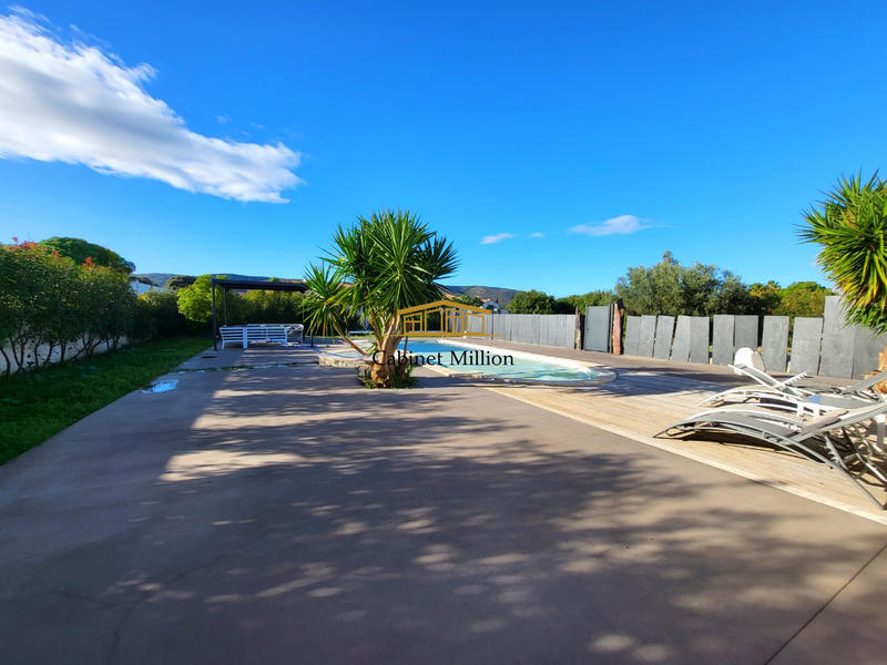 Maison - 210 m² - 4 pièces