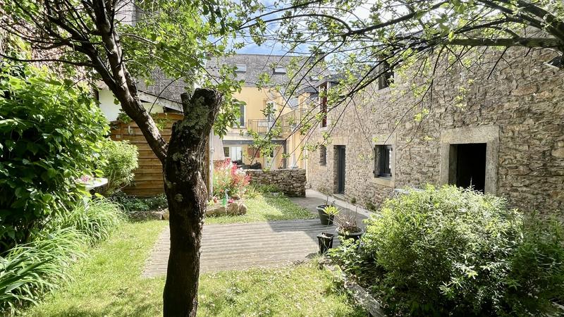 Maison - 205 m² - 9 pièces