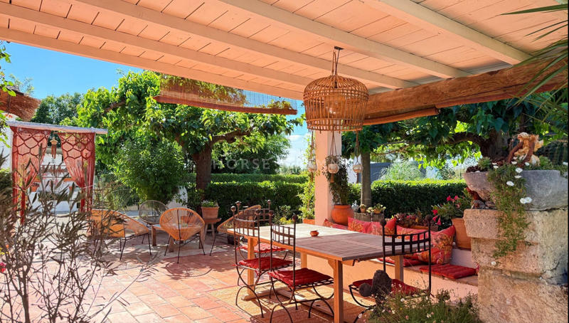 Mas - 580 m² - 20 pièces