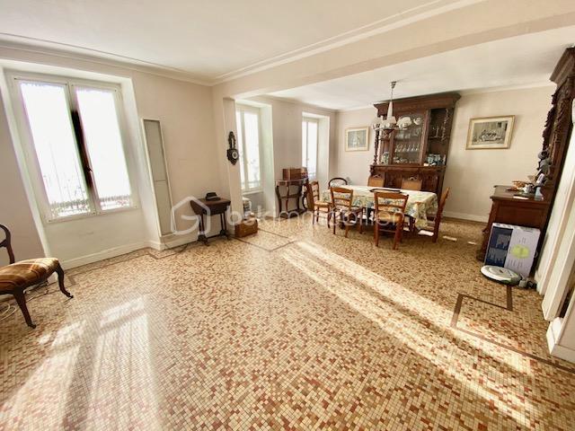 Maison - 184 m² - 11 pièces