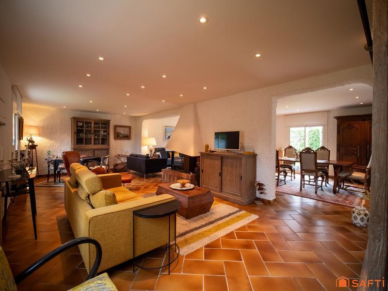 Maison - 260 m² - 5 pièces