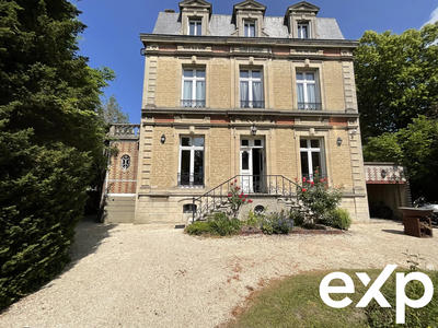 Maison - 252 m² - 9 pièces