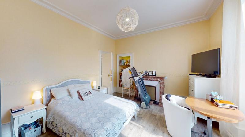 Maison - 222 m² - 9 pièces